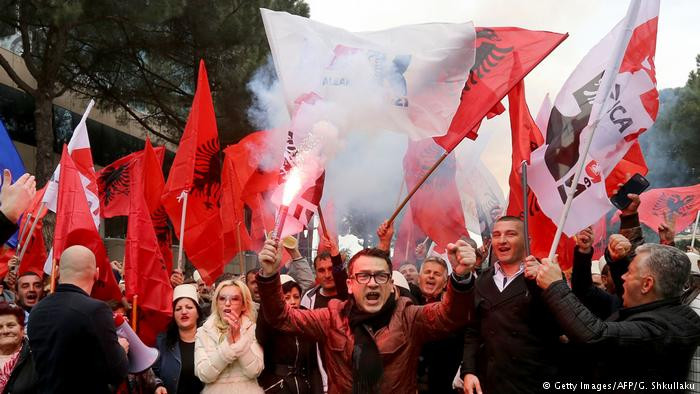 Το προεκλογικό σκηνικό στην Αλβανία δύο εβδομάδες πριν το άνοιγμα της κάλπης